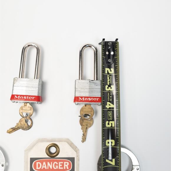 Master Lock Lockout Tagout Set - 2 Locks, 2 Hasps and Danger Tag Safety - Picture 6 of 7